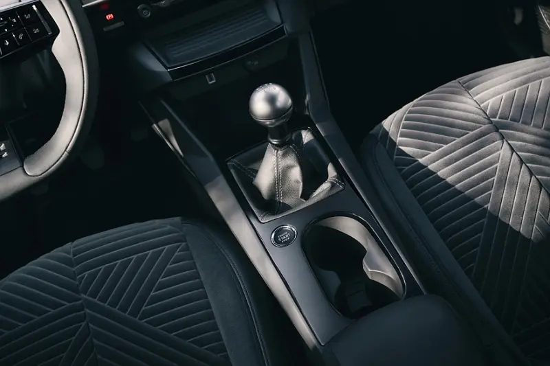 Lancia Ypsilon Turbo 100: трёхпедальная классика возвращается