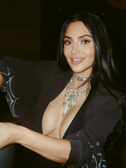 Ким Кардашьян впервые показала фото с новым бойфрендом Льюисом Хэмилтоном