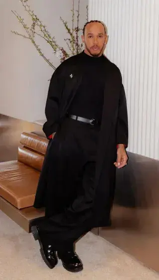 Ким Кардашьян впервые показала фото с новым бойфрендом Льюисом Хэмилтоном