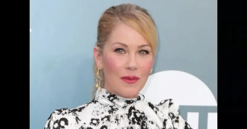 Кристину Эпплгейт госпитализировали