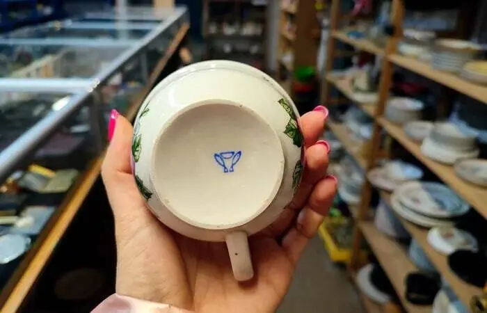 Тайные знаки на дне: что скрывают животные на советских чашках