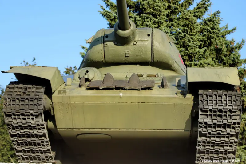 Легендарный Т-34-85 на бастионе: памятник танкистам в Великих Луках