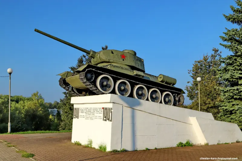 Легендарный Т-34-85 на бастионе: памятник танкистам в Великих Луках
