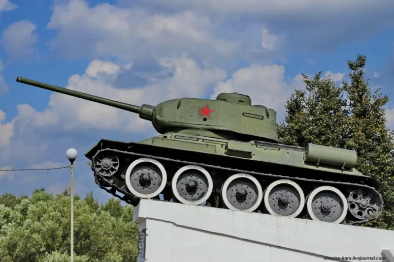 Легендарный Т-34-85 на бастионе: памятник танкистам в Великих Луках
