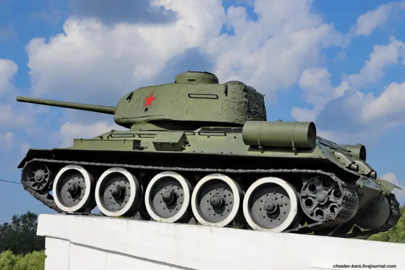 Легендарный Т-34-85 на бастионе: памятник танкистам в Великих Луках