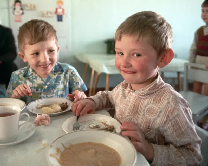 «Пока не доешь»: 6 советских пищевых привычек, которые портят фигуру