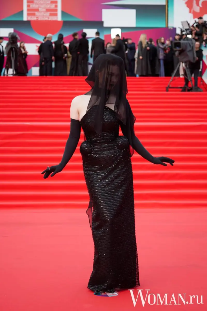 Звездный дебют: как прошла красная дорожка 48-го Московского кинофестиваля