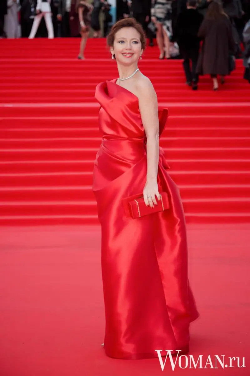 Звездный дебют: как прошла красная дорожка 48-го Московского кинофестиваля