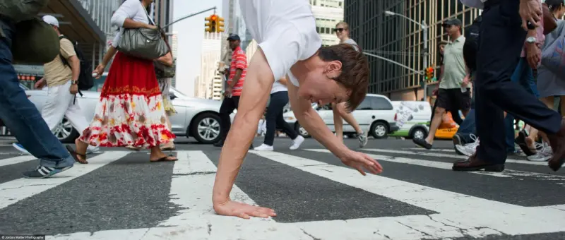 Балет в метро и душе: как танцоры оживляют обыденность