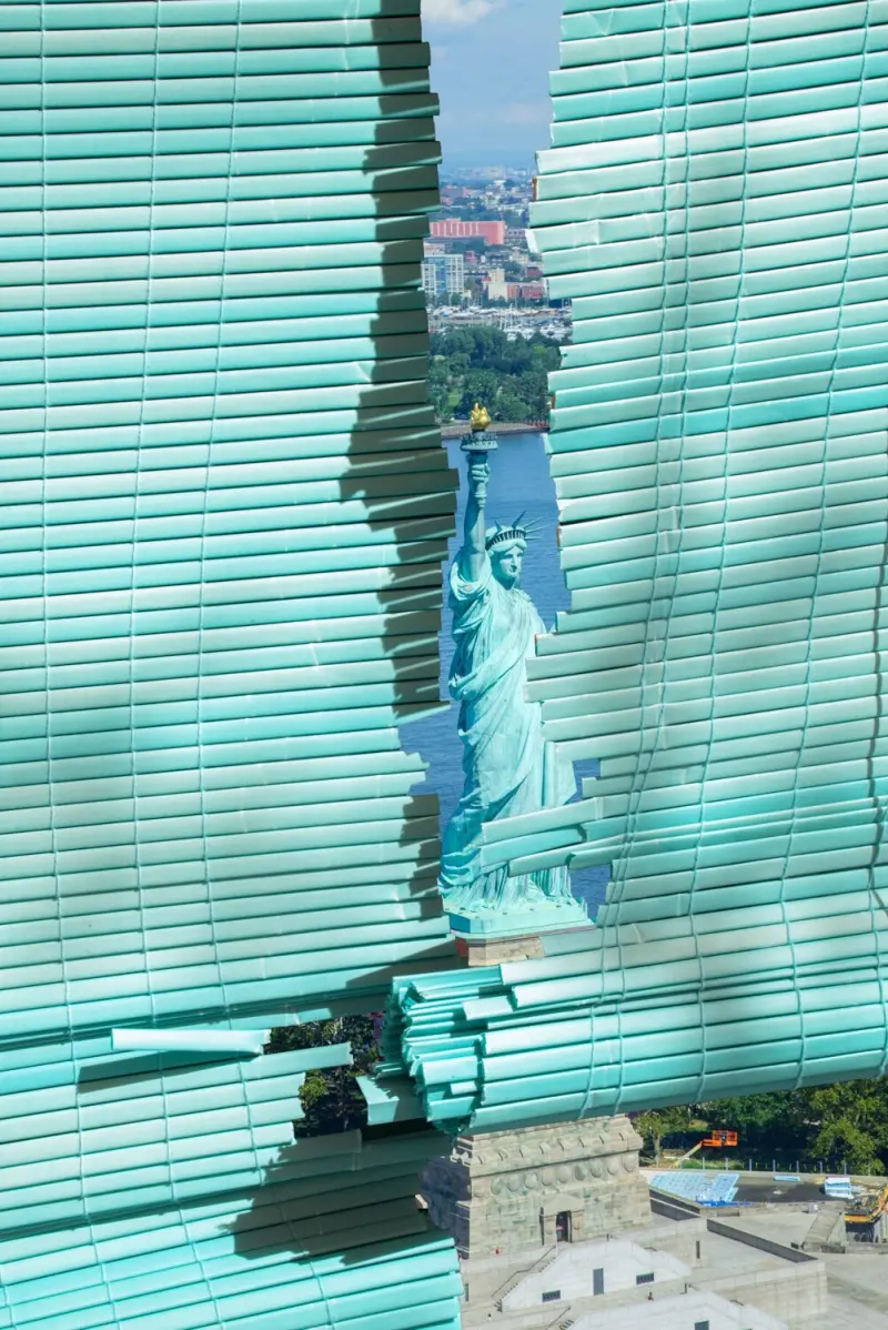 Сюрреалистический эскапизм Кан Хи Ким: когда фотошоп заменяет путешествия