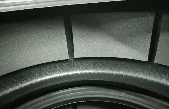 Поролон в шинах: секрет тишины или риск для безопасности?