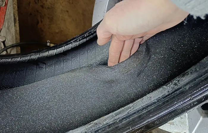 Поролон в шинах: секрет тишины или риск для безопасности?