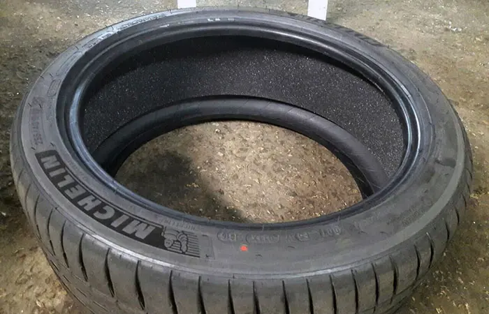 Поролон в шинах: секрет тишины или риск для безопасности?