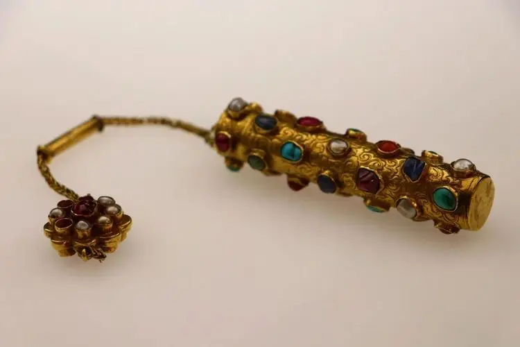 Как выглядели средства гигиены наших предков: 16 невероятных артефактов