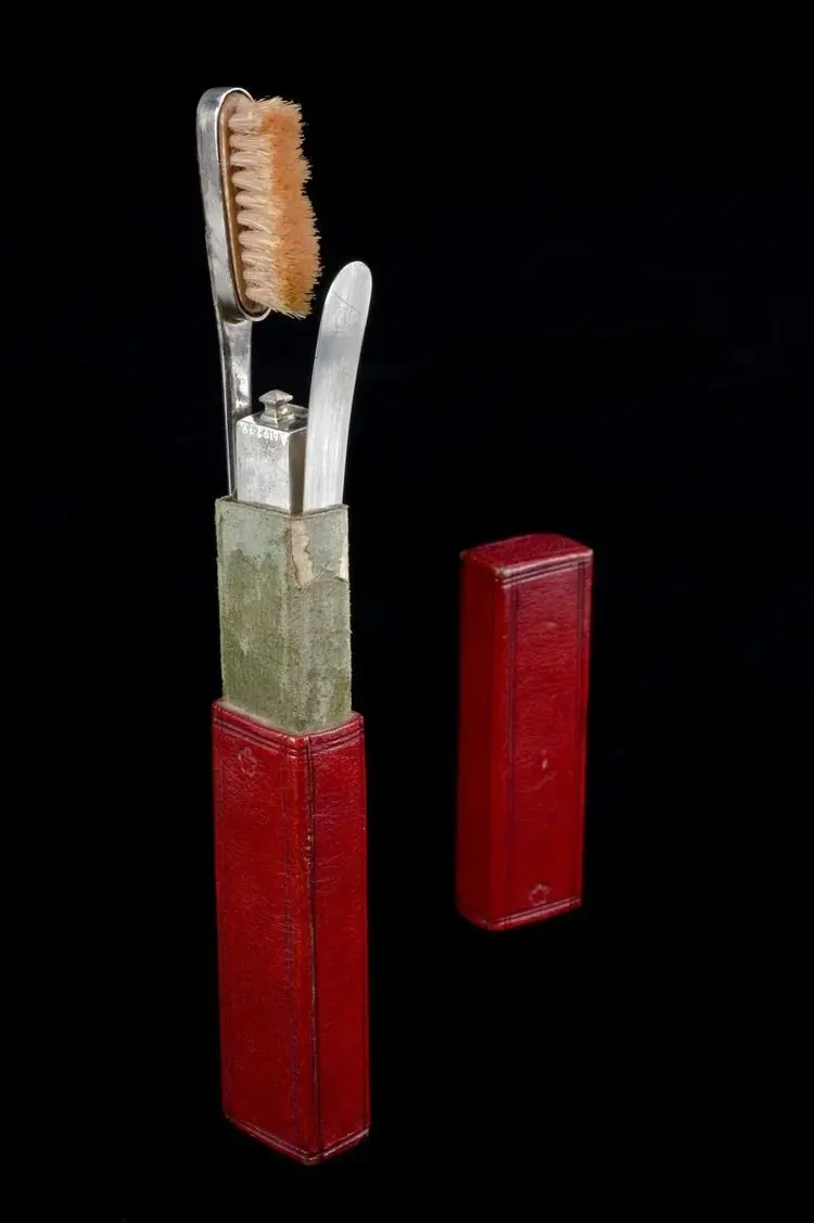 Как выглядели средства гигиены наших предков: 16 невероятных артефактов