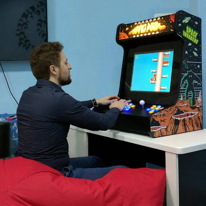 Новый босс уволил «странного» работника, а потом узнал, что тот приносил 50% денег