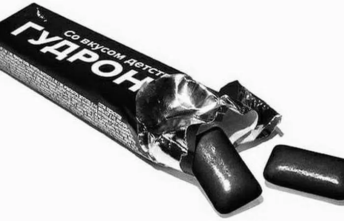 Черные зубы и смоляные лица: что жевали советские дети на стройках