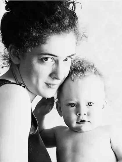 Материнская любовь: Раппопорт показала детские фото дочери Тарасовой