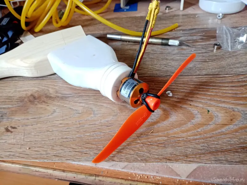 Вторая жизнь молочной бутылки: Как сделать мотораму для «летающего крыла» в классе Open Combat