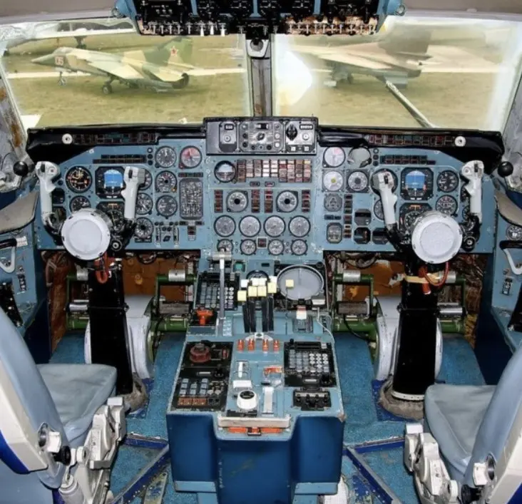 Приборная панель Ил-86