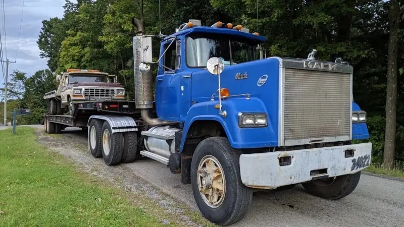 Mack Superliner с бездисковыми колесами Mack Superliner с бездисковыми колесами