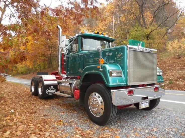 Mack Superliner II Mack Superliner II