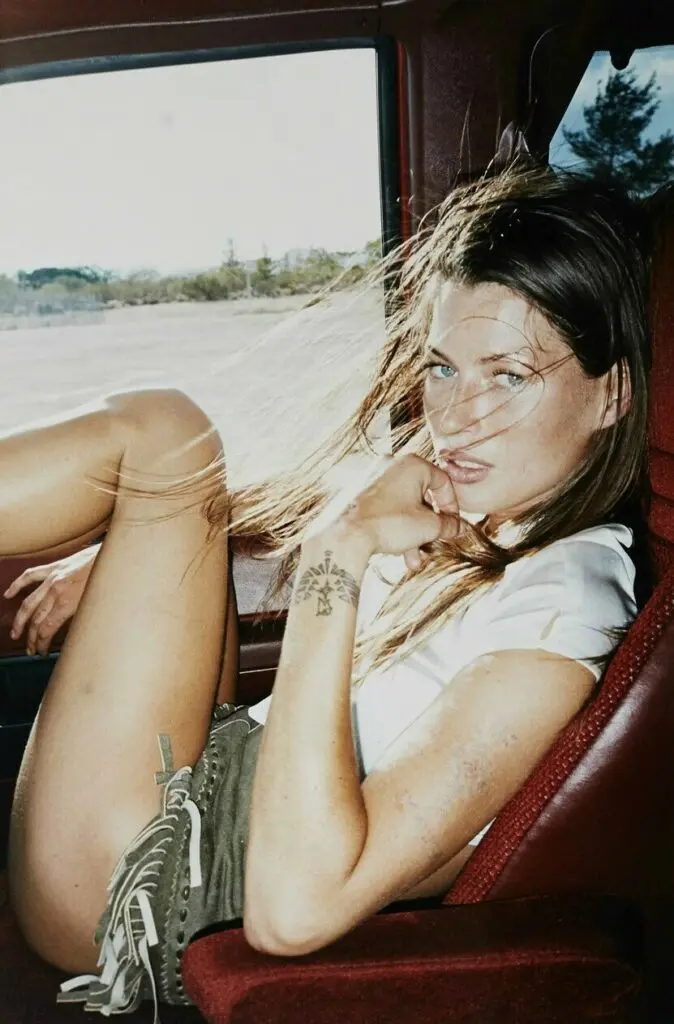 «Дикая орхидея» Кэрри Отис: От обложек Vogue и брака с Рурком до пули в плече и спасения в проекте Bare Mama