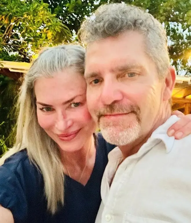 «Дикая орхидея» Кэрри Отис: От обложек Vogue и брака с Рурком до пули в плече и спасения в проекте Bare Mama