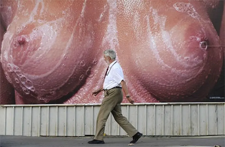 Когда эротика — искусство: 30 самых соблазнительных и остроумных рекламных кампаний в истории