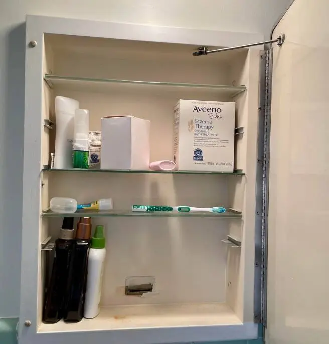 Зачем в старых американских домах делали дырку в стене над раковиной