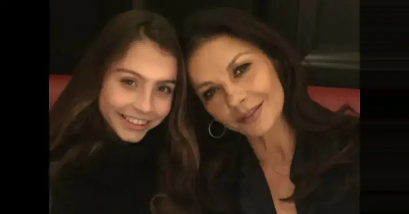 Кэтрин Зета-Джонс показала архивные фото с дочерью-именинницей