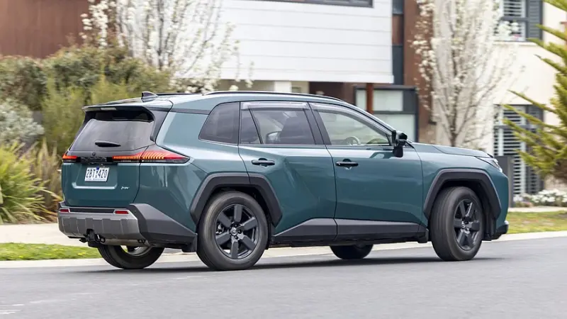 Электрического RAV4 не будет: Toyota делает ставку на гибриды и модель bZ4X