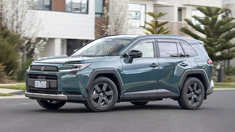 Электрического RAV4 не будет: Toyota делает ставку на гибриды и модель bZ4X