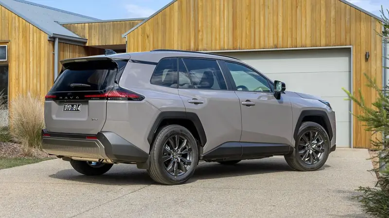 Электрического RAV4 не будет: Toyota делает ставку на гибриды и модель bZ4X