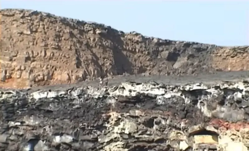 Один камень — и вулкан проснулся: опасный эксперимент на краю лавового озера