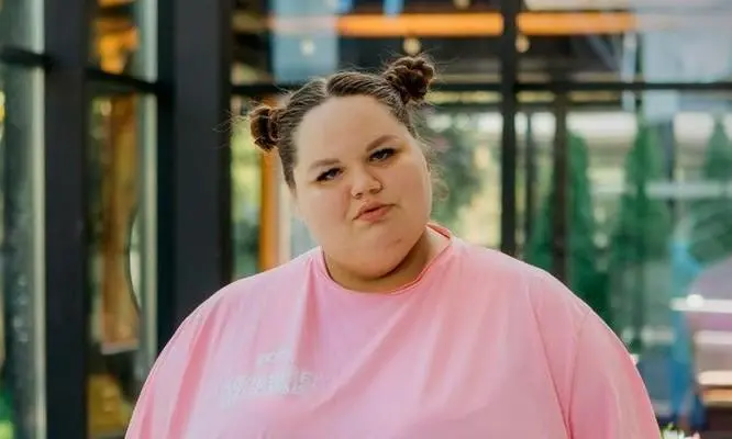 Мария Дорошенко: 38 кг вниз и снова вверх. Что стало с самой яркой "большой девочкой"?