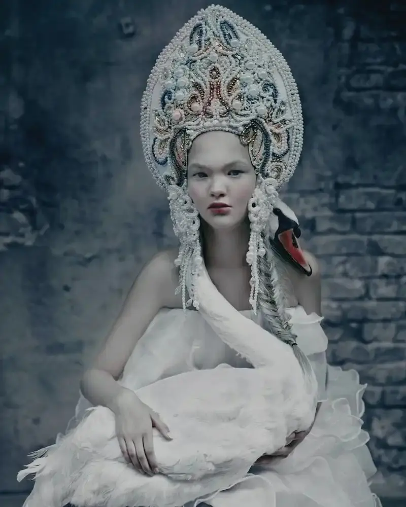 Тёмная сказка в ткани: готические шедевры польской художницы