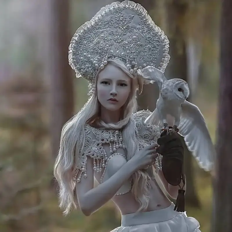 Тёмная сказка в ткани: готические шедевры польской художницы