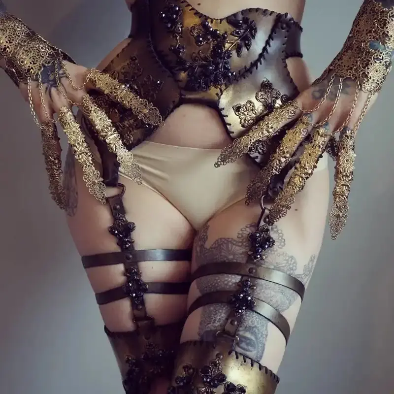 Тёмная сказка в ткани: готические шедевры польской художницы