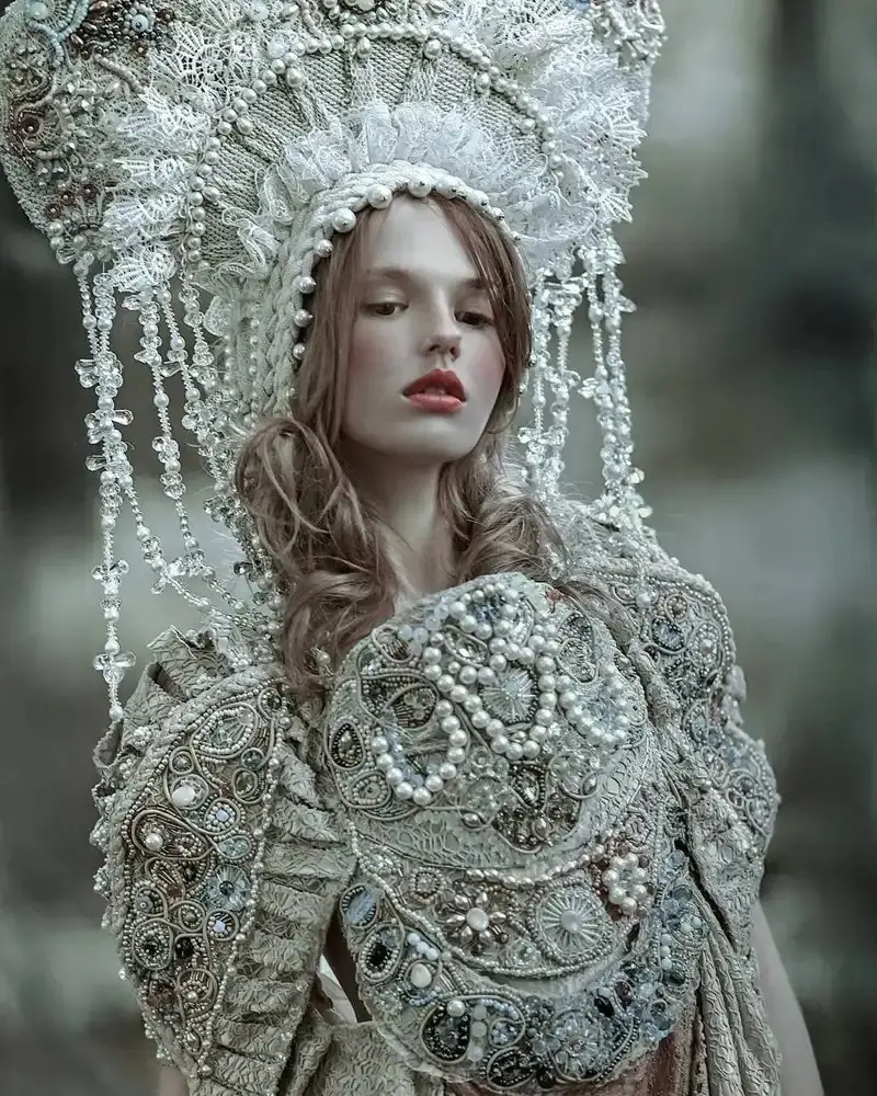 Тёмная сказка в ткани: готические шедевры польской художницы