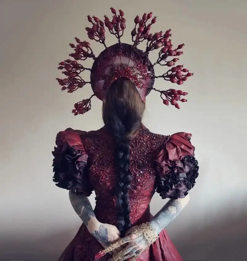 Тёмная сказка в ткани: готические шедевры польской художницы