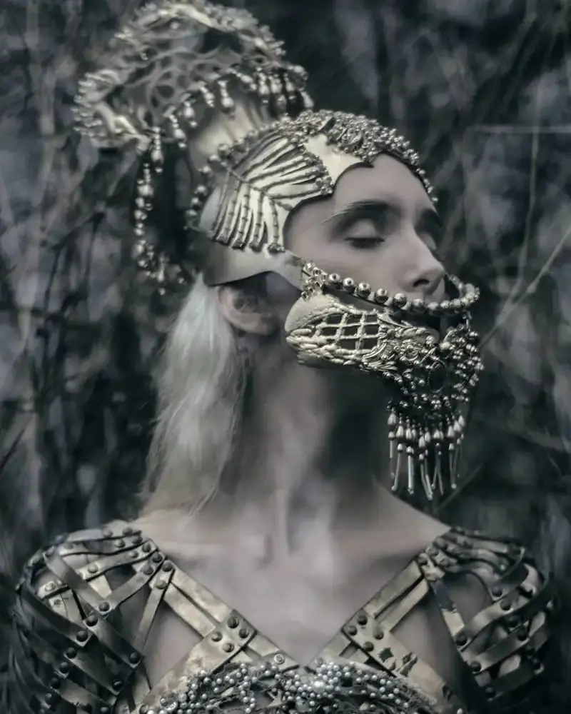 Тёмная сказка в ткани: готические шедевры польской художницы