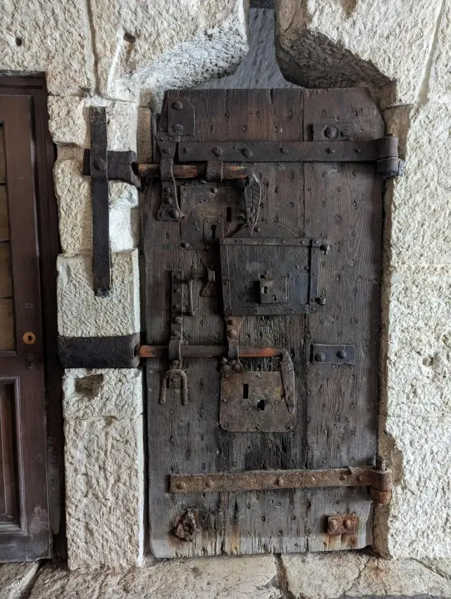 Неожиданные сокровища: 18 загадочных артефактов из глубины веков