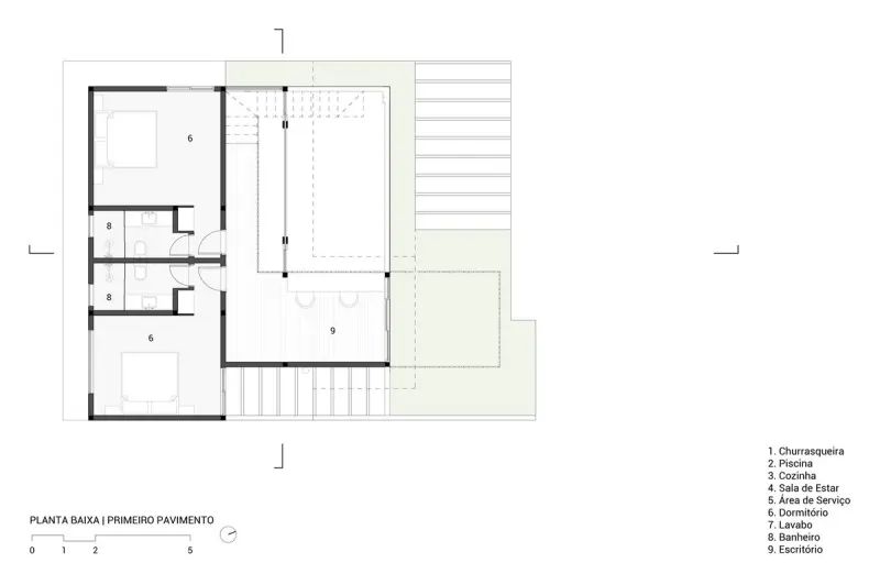Экодом в Бразилии: Слияние с природой через зеленую крышу и стену из глины
