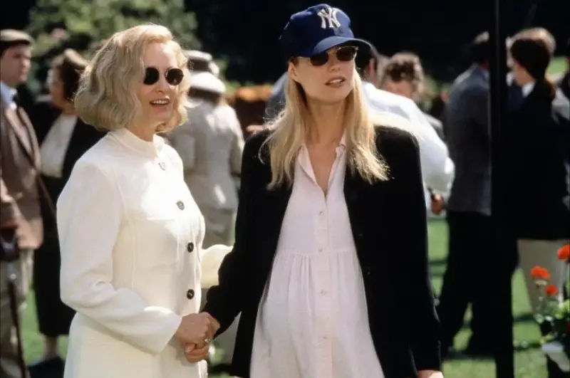 «Она забирала мои вещи»: Невестка рассказала о ворующей свекрови и муже-пособнике