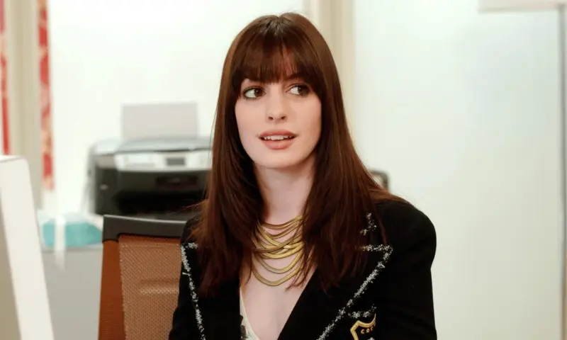 Энн Хэтэуэй зажгла на премьере сиквела «Дьявол носит Prada» и удивила фактами из жизни