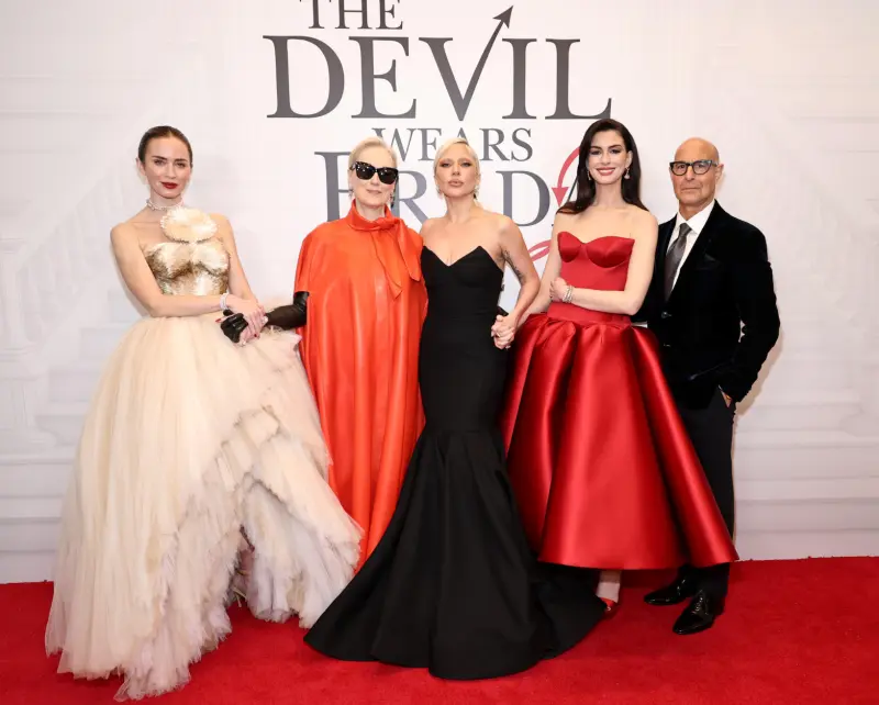 Энн Хэтэуэй зажгла на премьере сиквела «Дьявол носит Prada» и удивила фактами из жизни