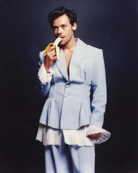 Бриллиант на прогулке: Зои Кравиц и Гарри Стайлс подогрели слухи о помолвке