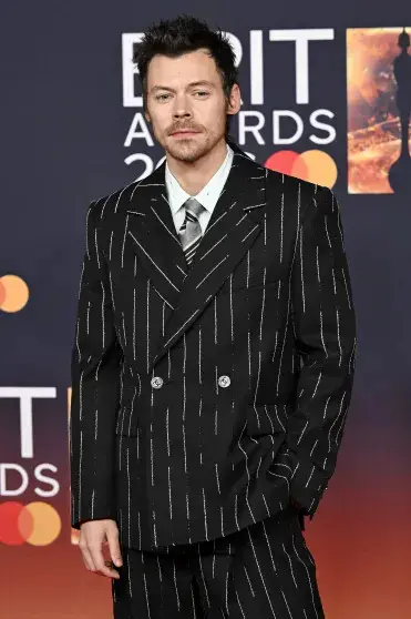 Бриллиант на прогулке: Зои Кравиц и Гарри Стайлс подогрели слухи о помолвке