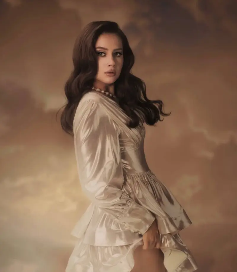 «В детстве не могла об этом даже мечтать»: Олеся Иванченко впервые в Париже и плачет от счастья